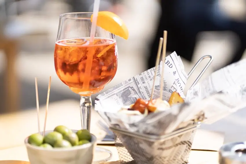 boire un vermouth et manger des tapas à Barcelone