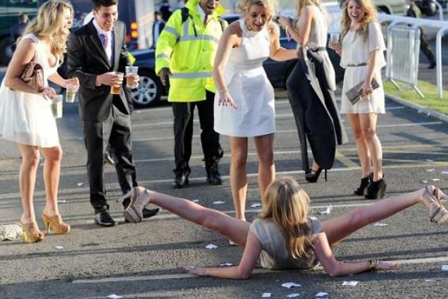 Royal Ascot Reveller Peeing Behind Dumpster Still Hopes To Meet The Queen